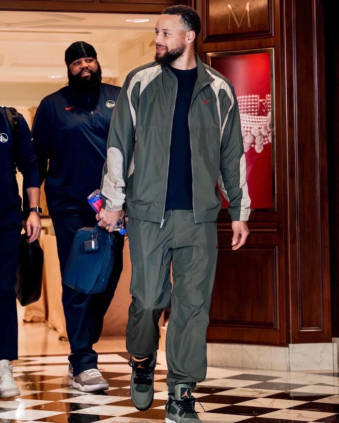 库里上脚Undefeated x AJ4联名！男码跌破2k了...|斯蒂芬·库里|勇士|金州勇士队|nba|快船_新浪新闻